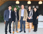 中國香料香精化妝品工業(yè)協(xié)會領(lǐng)導蒞臨棟方股份參觀